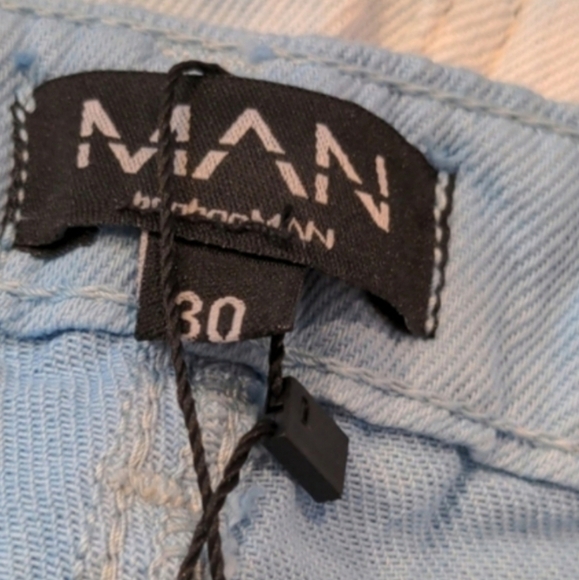 Boohoo Man Skinny Fit Tie Dye Denim Shorts in Powder Blue size 30 - Picture 6 of 9